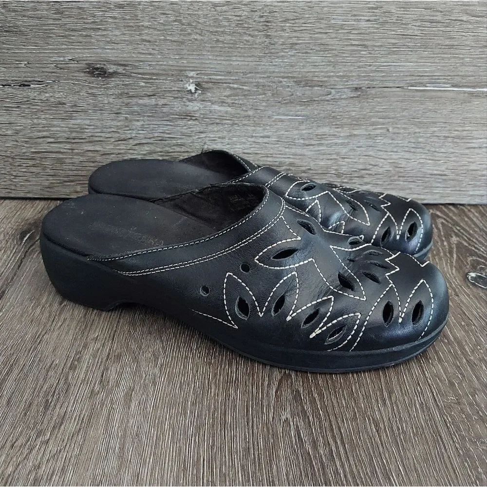 Minnetonka Black Embroidered Cut-Out Slip-On Clogs Size 8.5